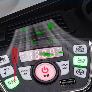 Xe ô tô điện cho bé BMW X5M Chilokbo còn có quạt gió ở các cửa điều hòa giúp bé vui chơi có gió mát cho bé