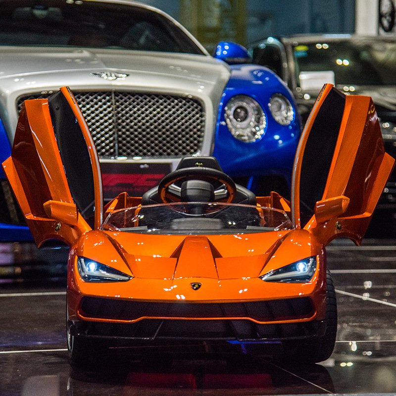 Xe ô tô điện trẻ em Lamborghini 6726R là một trong những dòng xe ô tô hạng sang cao cấp bán chạy nhất năm 2022